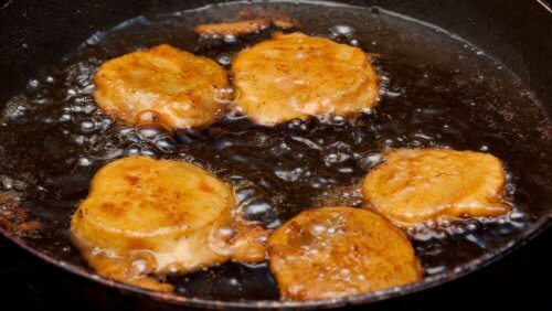 As frituras devem ser evitadas na preparação das suas saladas