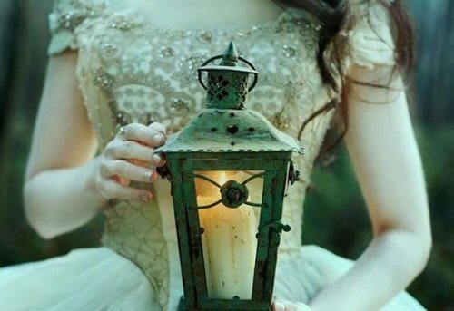 mulher-com-luz