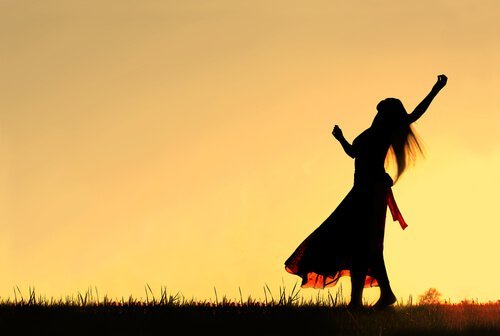 mulher_dancando_por_do_sol