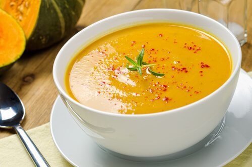 Sopas saborosas e eficazes para queimar gordura