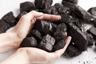 7 formas diferentes de usar o carvão na sua casa