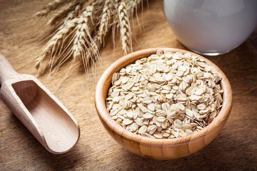 9 Benefícios de comer aveia e por que incluí-la no café da manhã