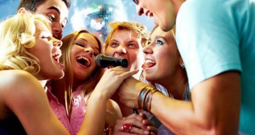Cantar é um hábito de pessoas que parecem ser mais jovens