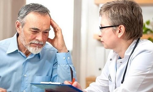 Homem consultando o médico