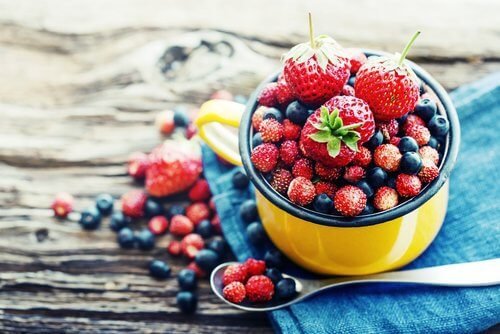 Frutos vermelhos ajudam a combater a pele seca e rachada