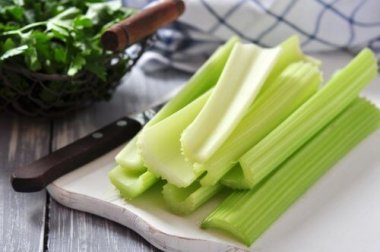 9 razões surpreendentes para comer mais aipo