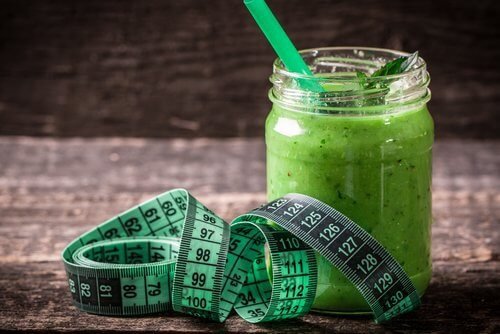 O suco de aipo ajuda a emagrecer