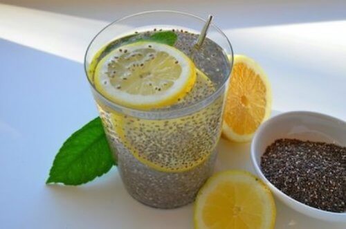 Suco de sementes de chia com limão para emagrecer