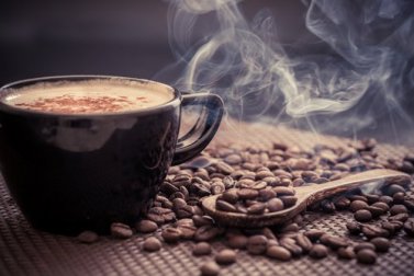 A hora ideal para tomar a primeira xícara de café