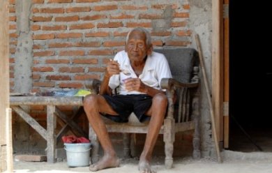 A incrível história de Mbah Gotho, o homem que diz ter 145 anos