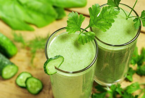 Sucos verdes contra a retenção de líquidos