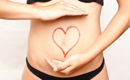 mulher_coracao_barriga