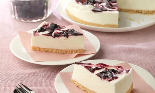 Aprenda a fazer uma torta de iogurte com mirtilo