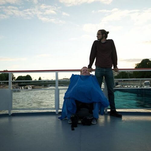 Amigos viajando em navio