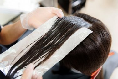 Você já usou papel alumínio no cabelo?