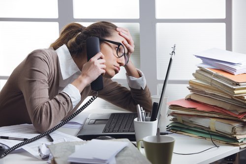 O estresse do trabalho pode afetar a saúde da sua tireoide