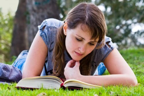mulher-lendo