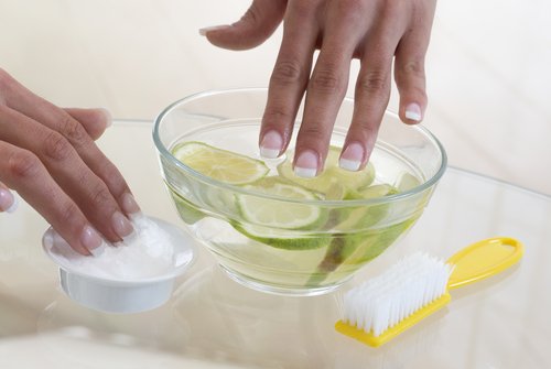 Alho com limão ajuda a deixar de roer as unhas