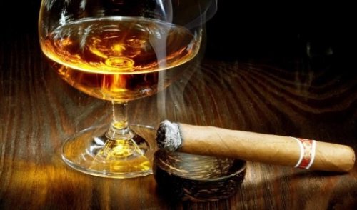 São muitas as pessoas que dizem que bebem dois ou três copos de bebida alcoólica por dia ou que fumam apenas um cigarro, quando, na realidade, isso não é verdade
