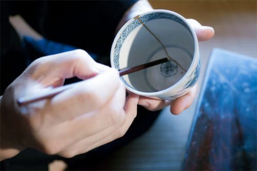 Descubra o kintsukuroi técnica japonesa para reparar cerâmica quebrada que lhe fará refletir