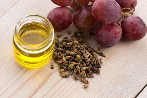 Óleo de semente de uvas para pés de galinha