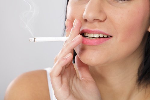 Mulher fumando