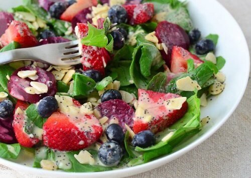 Os 7 segredos da melhor salada “queima-gordura”. Não perca!