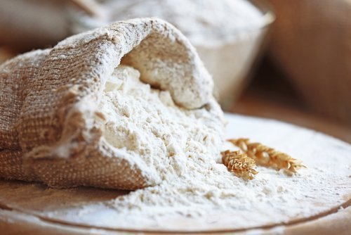 É ruim consumir alimentos à base de farinhas à noite?