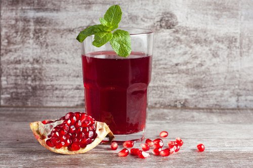 Suco natural de romã para frear o envelhecimento