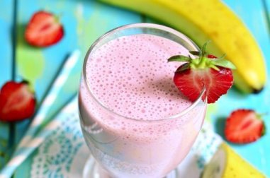 6 bebidas com morango que você deve incluir na sua dieta
