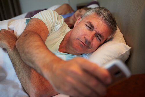 Homem que ganhou peso por não dormir bem
