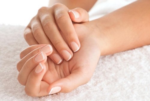 Unhas e pele fortalecidas pela gelatina sem sabor