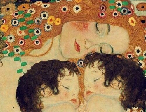 Mãe com seus filhos