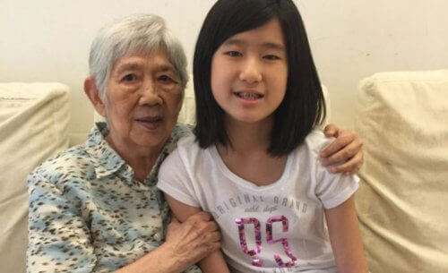 Menina de 12 anos cria aplicativo para se comunicar com sua avó com Alzheimer