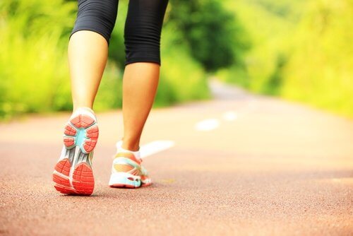 Caminhar ou correr ajuda a fortalecer o corpo