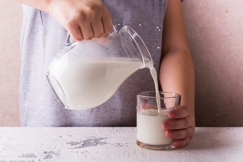 Por que sofremos de osteoporose se bebemos leite todos os dias?