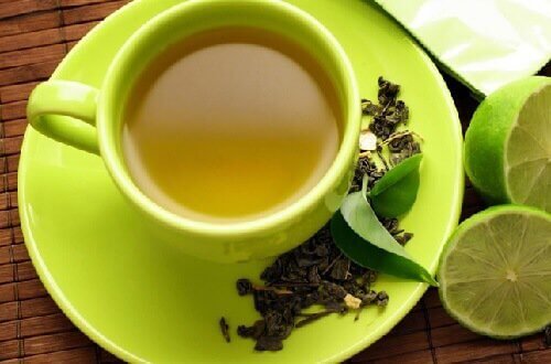 Chá verde com limão