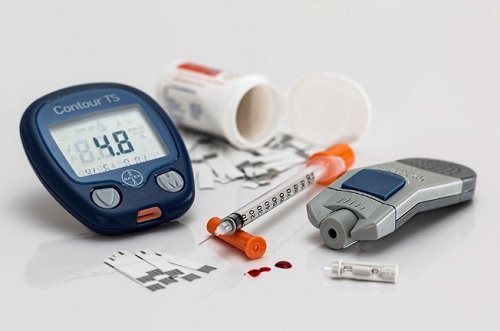 Controle da diabetes para tratar o sangramento gengival