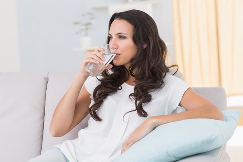 Aumentar a ingestão de água e bebidas naturais pode te ajudar a perder peso