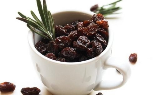 6 razões para comer uva-passa pela manhã
