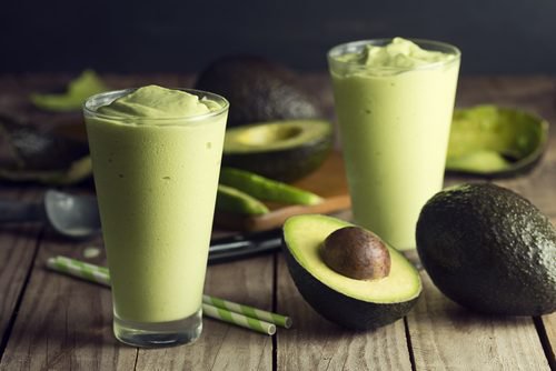 Vitamina de chá verde e abacate
