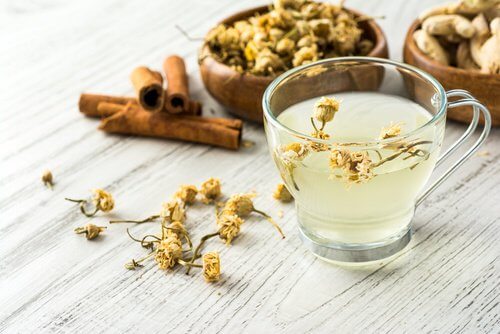 Infusão de camomila para problemas de sono