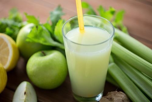 Vitamina de aipo e maçã verde