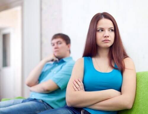 Casal magoado por causa da anorgasmia