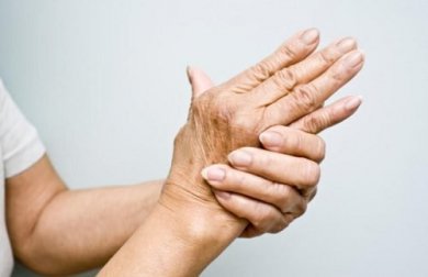 6 óleos para tratar a dor causada pela artrite