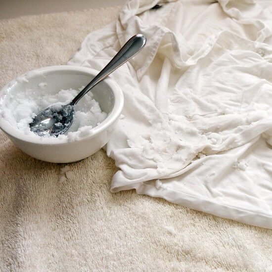 Bicarbonato para eliminar manchas das roupas