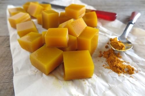 Cubos de gelatina com mel e cúrcuma: um maravilhoso anti-inflamatório!