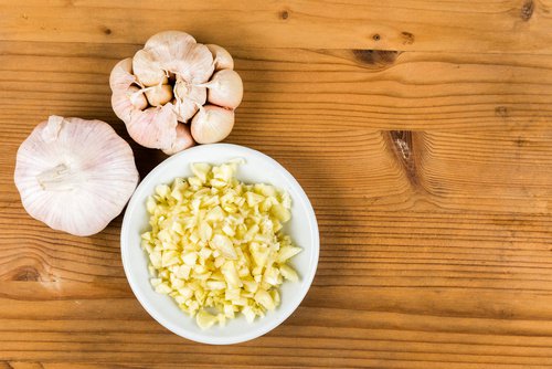 Ingredientes para máscara de alho