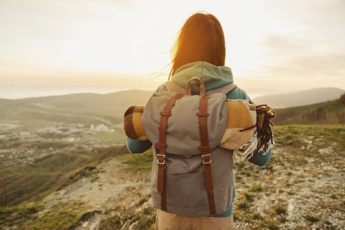 Mulher viajando pelo mundo
