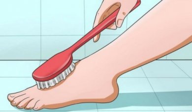 7 benefícios de praticar diariamente a escovação da pele a seco